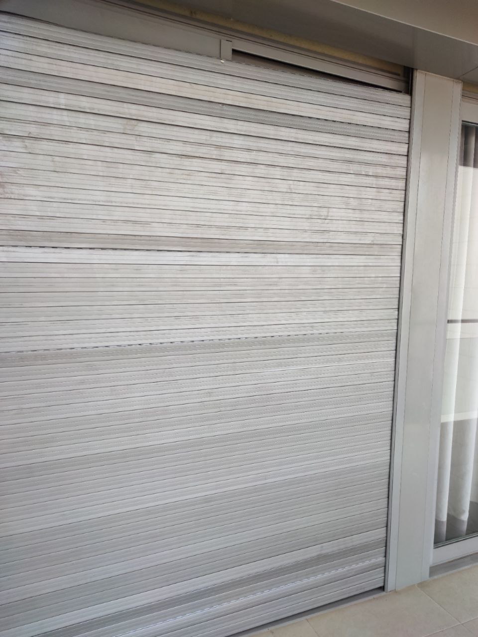 Persiana de aluminio reparada